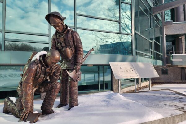 Mise à jour de la plaque des pompiers décédés en service
